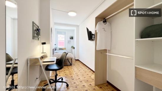 Habitaciones para alquilar en apartamento de 6 habitaciones en Salamanca - MADRID