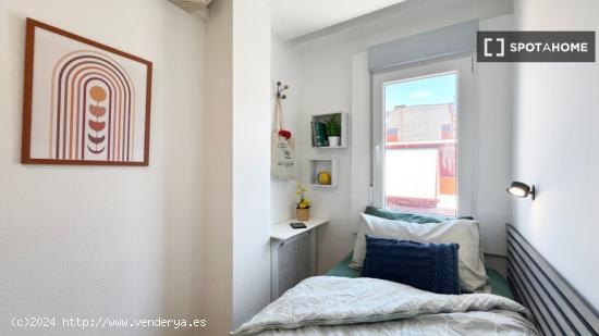 Habitaciones para alquilar en apartamento de 6 habitaciones en Salamanca - MADRID