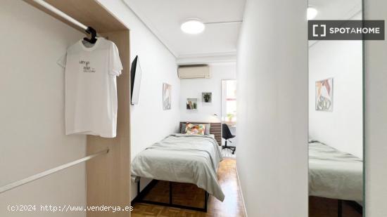 Habitaciones para alquilar en apartamento de 6 habitaciones en Salamanca - MADRID