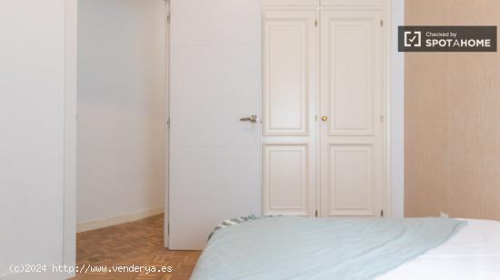 Se alquilan habitaciones en apartamento de 7 dormitorios en Salamanca - MADRID