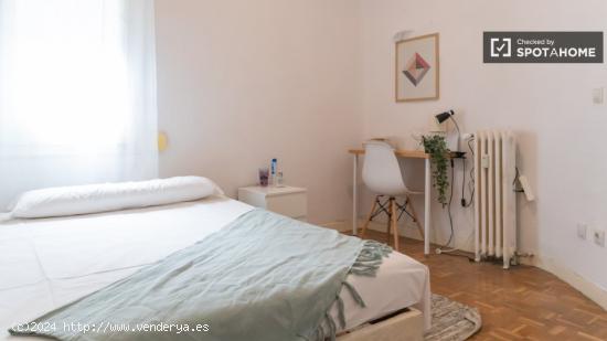 Se alquilan habitaciones en apartamento de 7 dormitorios en Salamanca - MADRID