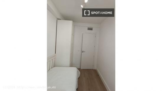 Se alquila habitación en apartamento de 4 dormitorios en Leganés, Madrid. - MADRID