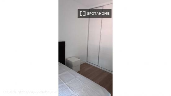 Se alquila habitación en apartamento de 4 dormitorios en Leganés, Madrid. - MADRID