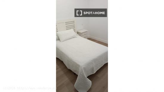 Se alquila habitación en apartamento de 4 dormitorios en Leganés, Madrid. - MADRID