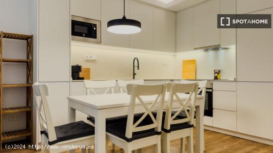 Apartamento entero de 2 dormitorios en Barcelona. - BARCELONA