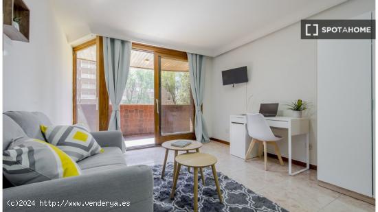 Se alquilan habitaciones en apartamento de 6 dormitorios en Retiro - MADRID