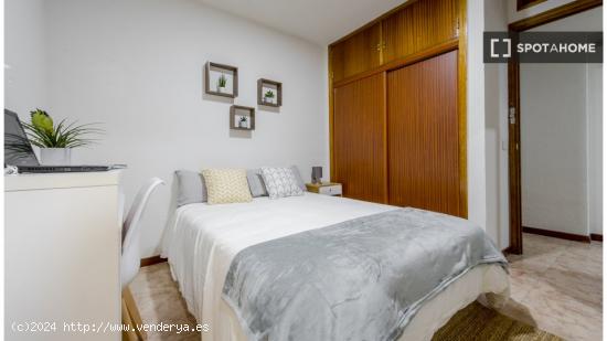 Se alquilan habitaciones en apartamento de 6 dormitorios en Retiro - MADRID