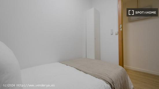 Alquiler de habitaciones en apartamento de 4 dormitorios en Atocha - MADRID