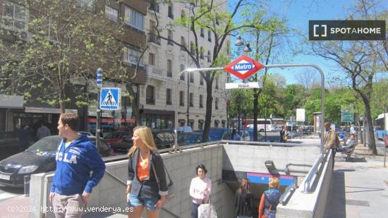 Apartamento con balcón en Parque del Retiro, Madrid. - MADRID