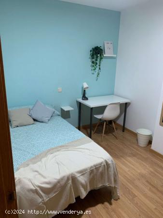  Se alquilan habitaciones en un apartamento de 4 dormitorios en Getafe - MADRID 