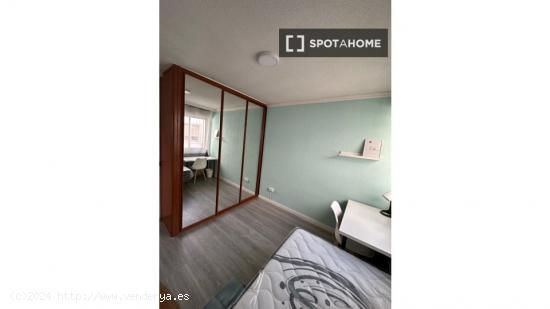 Se alquila habitación en apartamento de 4 dormitorios en Getafe - MADRID