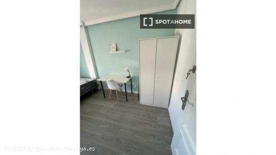 Se alquila habitación en apartamento de 4 dormitorios en Getafe - MADRID