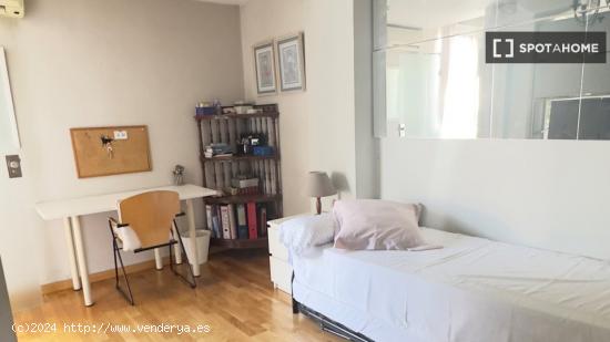 Alquiler de habitaciones en piso de 4 dormitorios en Benabeu - MADRID