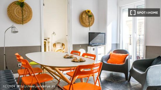 Habitaciones en apartamento de 4 dormitorios en Malasaña - MADRID