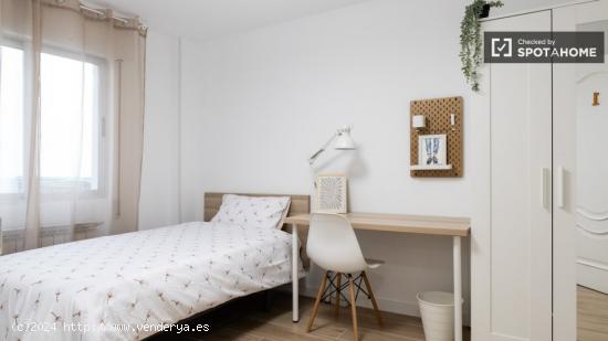 Se alquilan habitaciones en un apartamento de 4 dormitorios en Getafe - MADRID