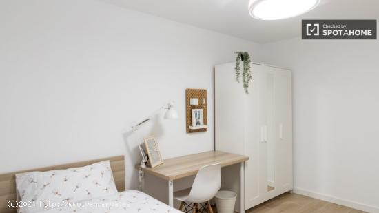 Se alquilan habitaciones en un apartamento de 4 dormitorios en Getafe - MADRID