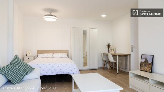 Se alquilan habitaciones en un apartamento de 4 dormitorios en Getafe - MADRID