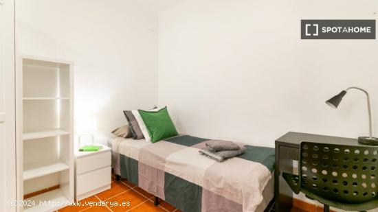 Cama en alquiler en habitación compartida en Bellaterra, Barcelona - BARCELONA