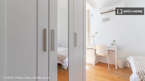 ¡Habitaciones en alquiler en piso de 4 habitaciones en Madrid! - MADRID