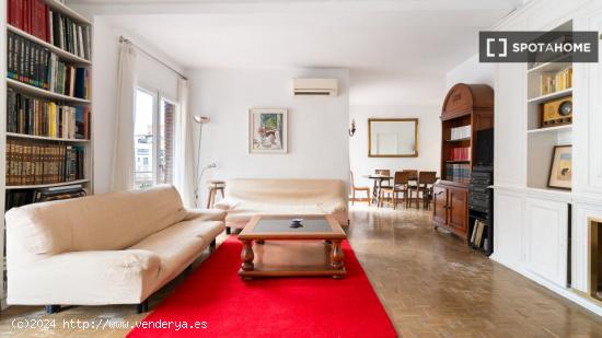 Piso entero de 4 habitaciones en barcelona. - BARCELONA