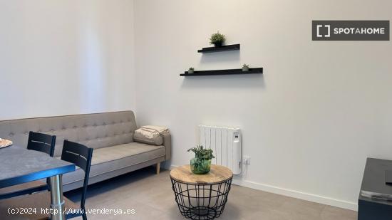 Apartamento de 1 dormitorio en alquiler en Lucero - MADRID