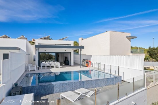 Villa en venta en San Miguel de Salinas (Alicante)