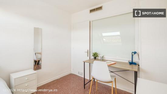 Preciosa habitación en alquiler en piso compartido en Madrid - MADRID