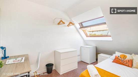 Preciosa habitación en alquiler en piso compartido en Madrid - MADRID