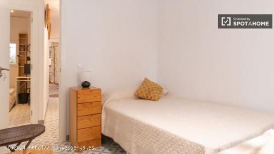 Habitaciones para mujeres en alquiler en piso de 5 habitaciones en Carabanchel - MADRID