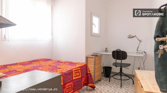 Habitaciones para mujeres en alquiler en piso de 5 habitaciones en Carabanchel - MADRID