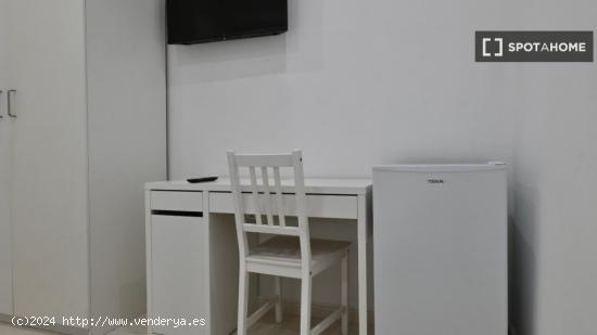 Habitación en piso compartido en madrid. - MADRID