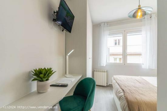  ¡Habitaciones en alquiler en piso de 4 habitaciones en Madrid! - MADRID 