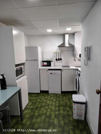  Apartamento de 3 dormitorios en alquiler en Ciutat Vella - VALENCIA 