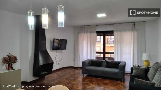 Apartamento de 3 dormitorios en alquiler en Ciutat Vella - VALENCIA