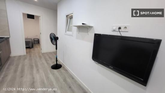 Piso en alquiler de 3 habitaciones en Ciutat Meridiana - BARCELONA