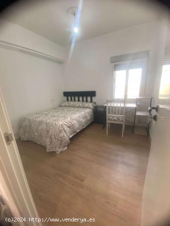  Se alquila habitación en piso compartido en Salamanca - SALAMANCA 