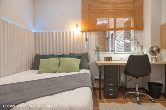  ¡Habitaciones en alquiler en un apartamento de 4 habitaciones en Madrid! - MADRID 