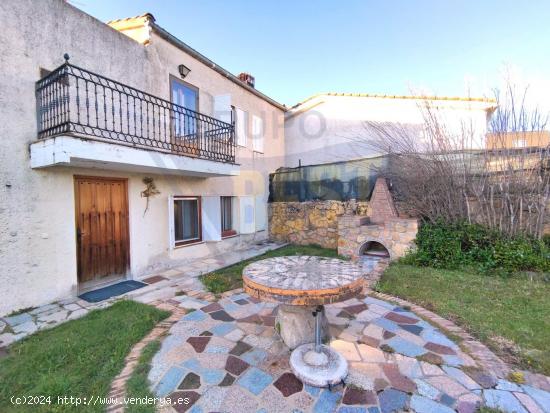  FINCA URBANA CON CHALET, NAVE, PISCINA Y JARDÍN (ZONA SEGOVIA-SAN CRISTOBAL) - SEGOVIA 