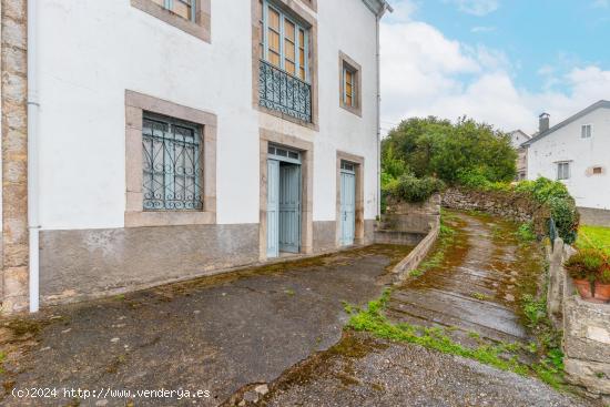 CASONA DE PIEDRA CON PARCELA Y CON SERVICIOS A PIE - ASTURIAS