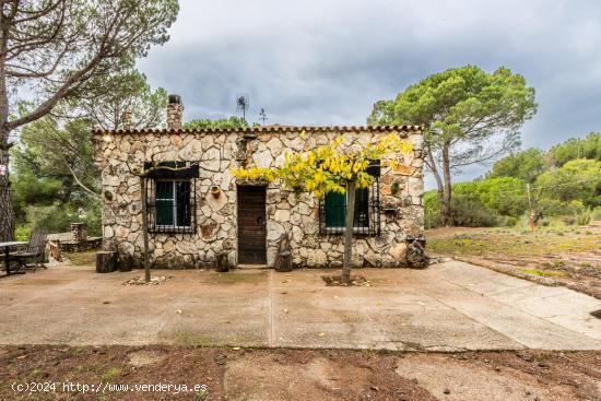 FINCA RÚSTICA DE 1 PLANTA  CON PISCINA Y PISTA DE TENIS!!! - BARCELONA