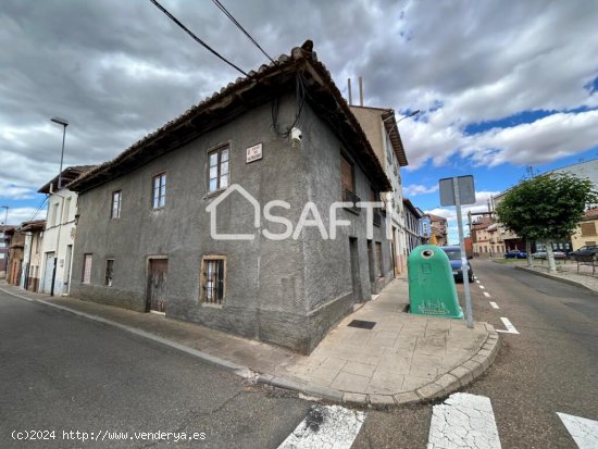 CASA DE PUEBLO A LA VENTA EN PLAZA DE SANTA MARINA