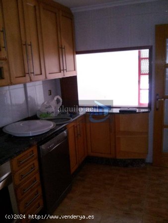 SE VENDE ADOSADO/ ZONA CARRETAS/ 4 DORMITORIOS/ GARAJE/ 285000€