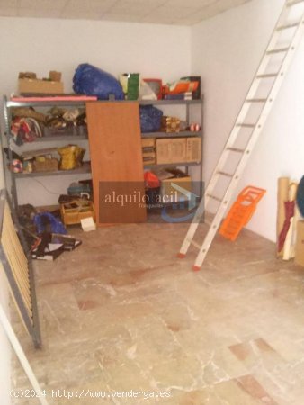 SE VENDE ADOSADO/ ZONA CARRETAS/ 4 DORMITORIOS/ GARAJE/ 285000€