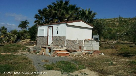 Gran parcela con una casita la cual se puede ampliar