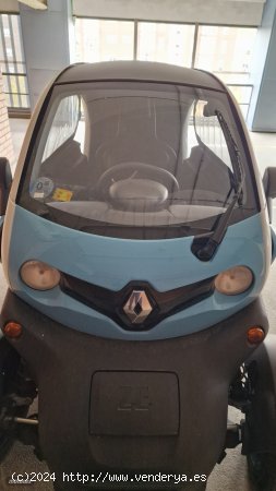 Renault Twizy 80 Life de 2018 con 19.000 Km por 4.200 EUR. en Madrid