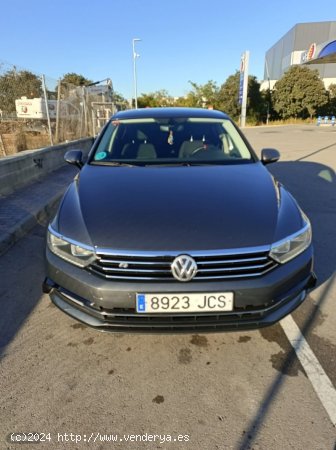  Volkswagen Passat 2.0 TDI 150 BMT Advance 4p DSG de 2015 con 194.000 Km por 11.900 EUR. en Barcelona 