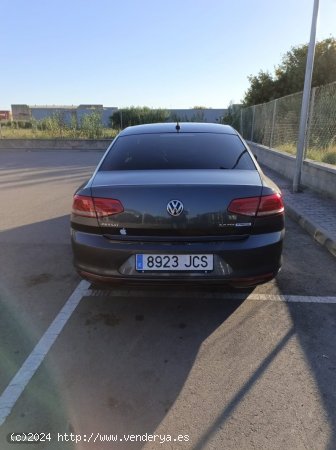 Volkswagen Passat 2.0 TDI 150 BMT Advance 4p DSG de 2015 con 194.000 Km por 11.900 EUR. en Barcelona