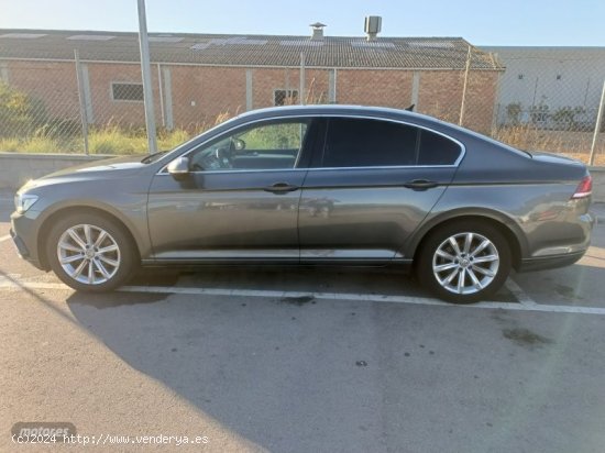 Volkswagen Passat 2.0 TDI 150 BMT Advance 4p DSG de 2015 con 194.000 Km por 11.900 EUR. en Barcelona