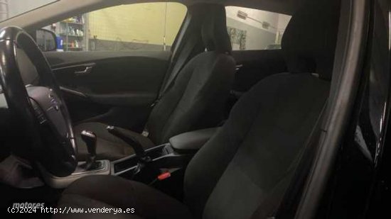 Volvo V 40 V40 D2 Kinetic Manual de 2015 con 125.600 Km por 12.000 EUR. en Jaen