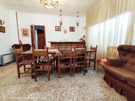  SE VENDE CHALET EN PARCELA URBANA EN LA ROMANA - ALICANTE 